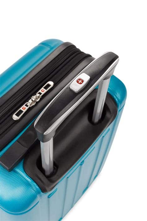 Expanding Our Carry-On Options: SWISSGEAR 6297 18′′ Reviewed